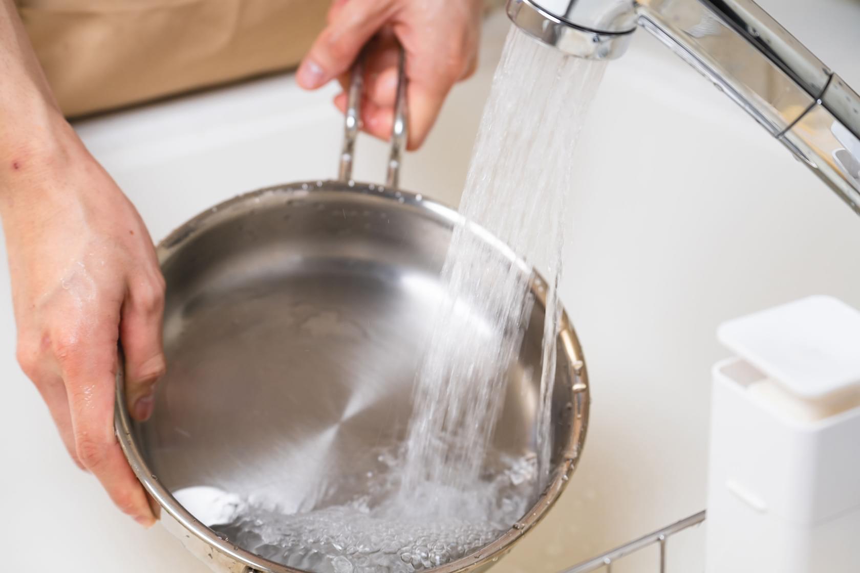 fryingpan-cleaning