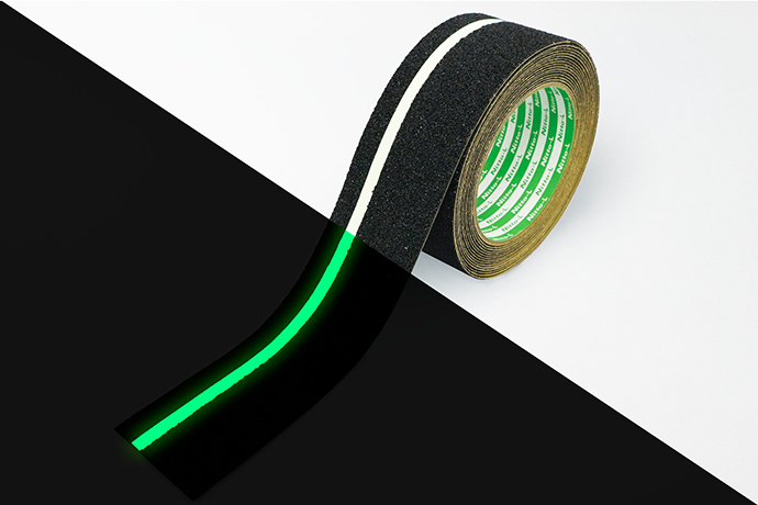 高輝度蓄光ノンスリップテープエルクライト&trade;ノンスリップテープ
