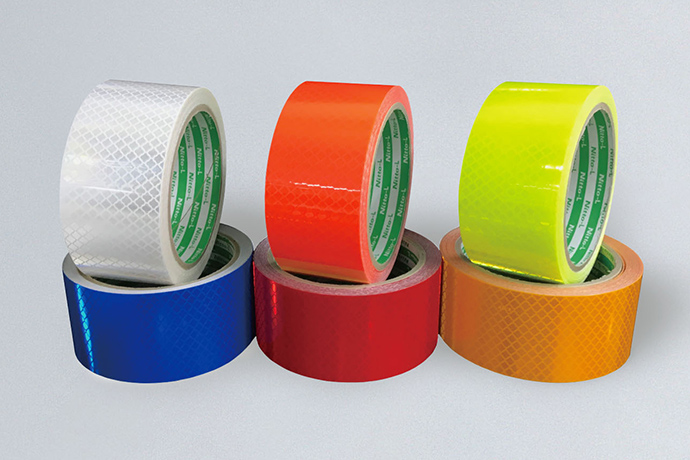 高輝度プリズム反射テープ